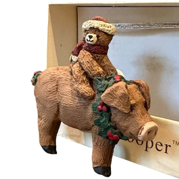 Santa Bear riding Pig Wind-Up Musical Ornament 'Santa Claus is coming to town' - Picture 11 of 14